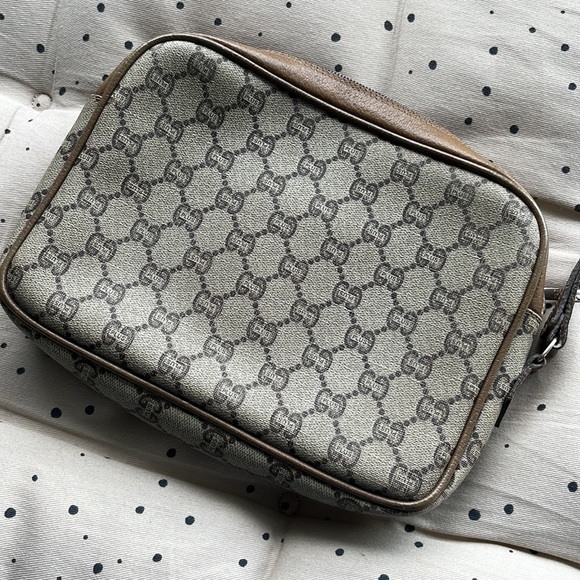 Authentic Vintage Gucci Plus Clutch - Picture 4 of 9